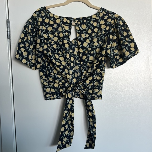 LUSH small floral crop top with tie and button clasp back - only worn once! - Picture 2 of 4